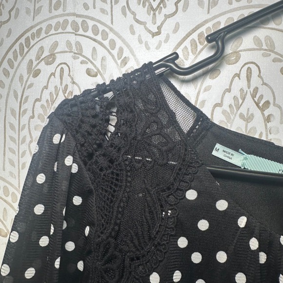 Maurices Womens Black White Polka Dot Lace Shoulder Keyhole Blouse Shirt Medium - Picture 8 of 10